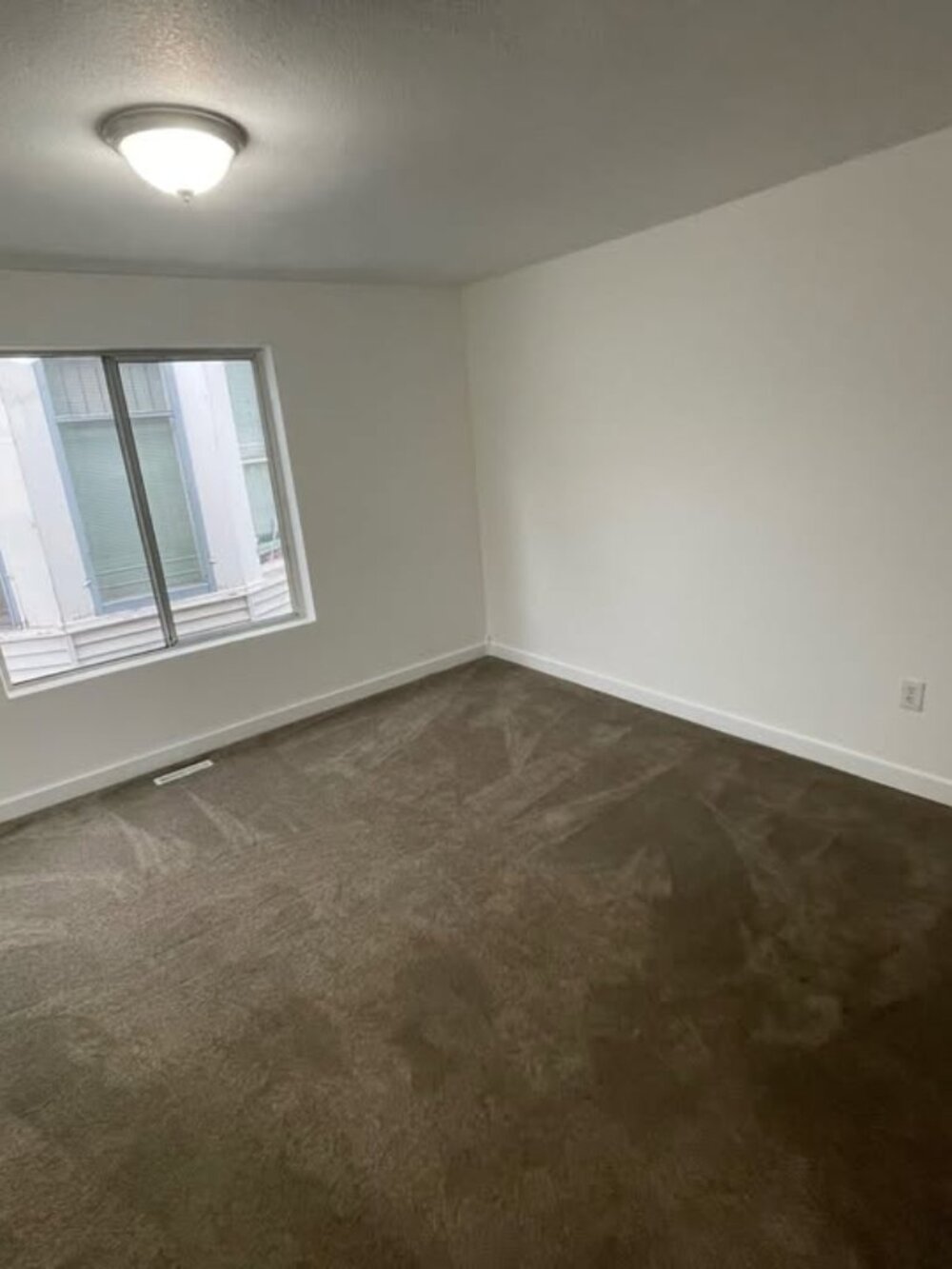 $1750 | 99201 [Lease\Rent] 2 Beds 1 Bath House - Picture 9 of 9